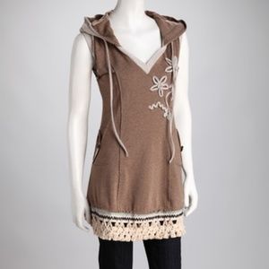 NWOT Sleeveless hood top, adorable crotchet detail